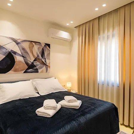 With Skanderbeg Square View ティラナ