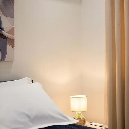 With Skanderbeg Square View アパート *