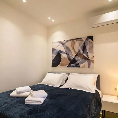 アパート With Skanderbeg Square View