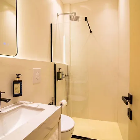 With Skanderbeg Square View ティラナ