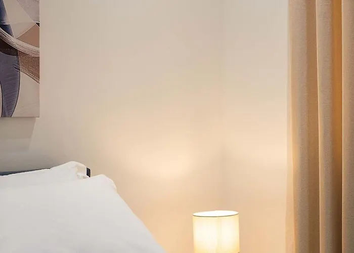 - Skanderbeg Square View Appartamento *